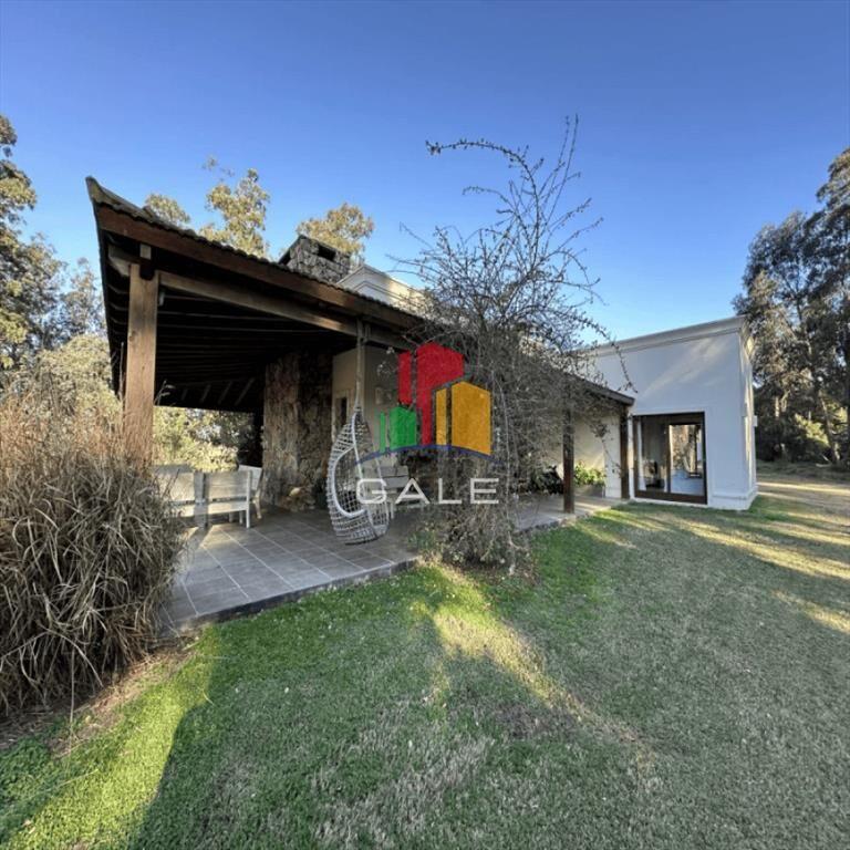 Venta casa en barrio semi cerrado Las Silvias,