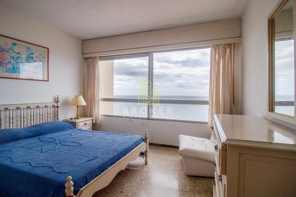 Venta de apartamento de tres dormitorios en Punta