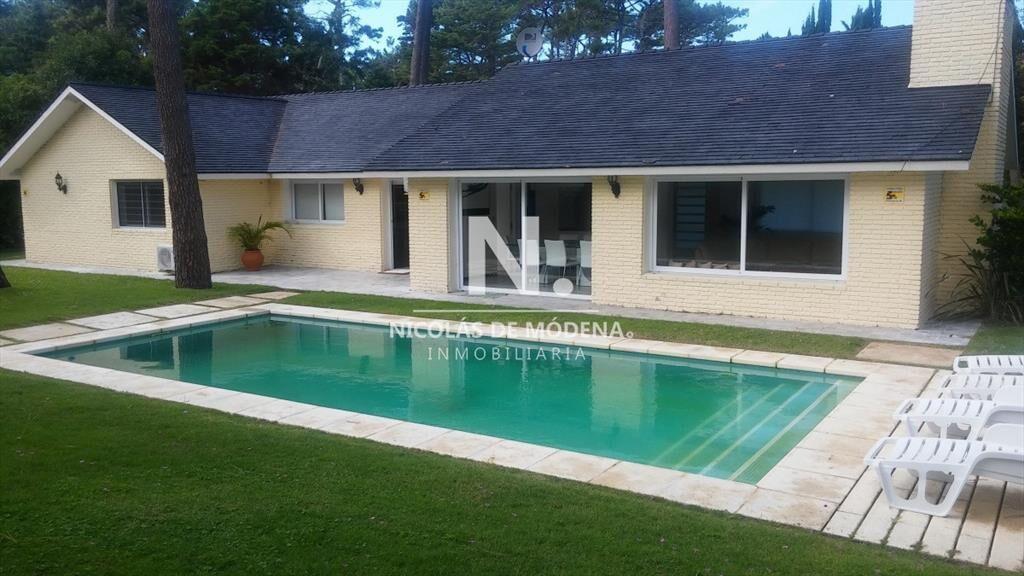 Hermosa casa de 4 dormitorios en venta en la zona de la Man