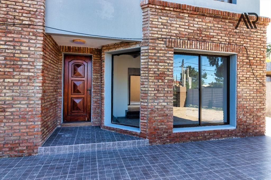 Casa en venta c/ cochera en Lomas de Solymar
