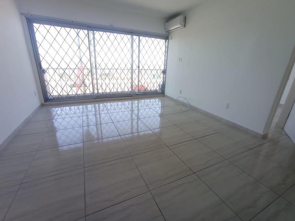 Imperdible local + 2 aptos en Rbla Chile 2 padrones 924 m2!