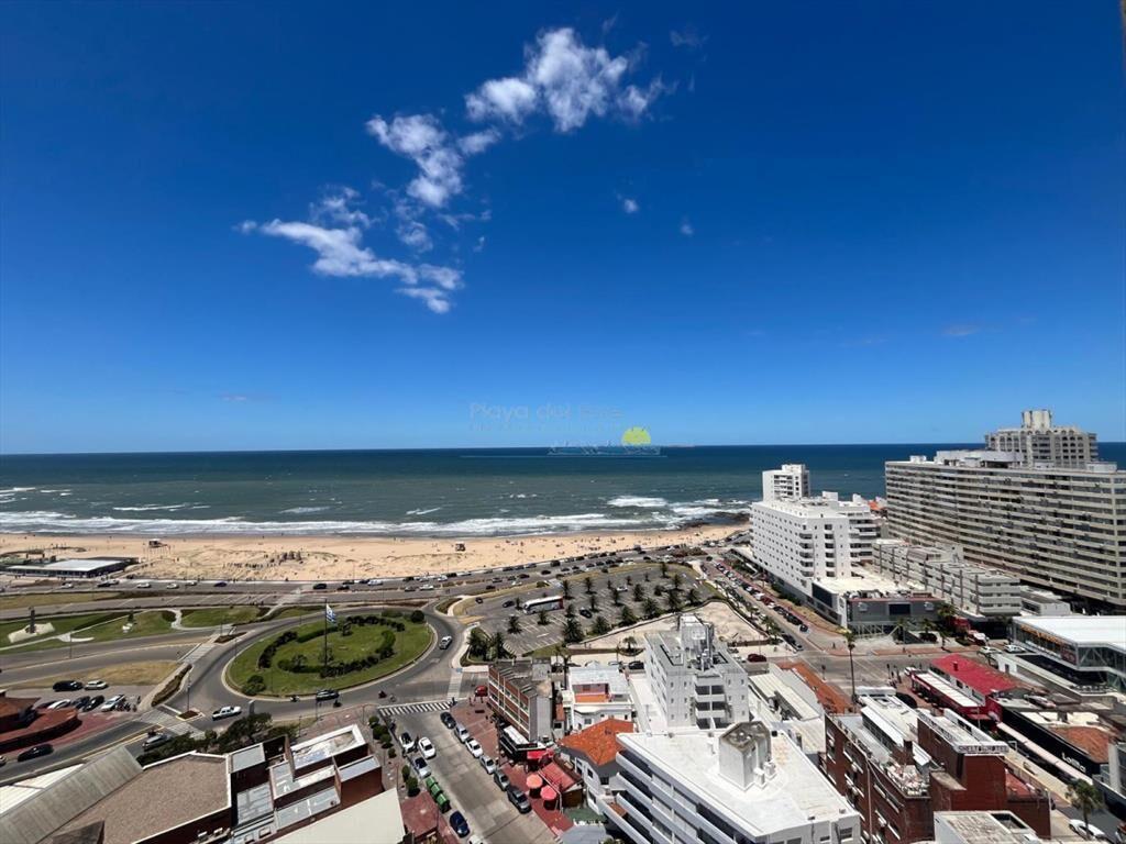 Apartamento de 3 dormitorios en Punta del este ,