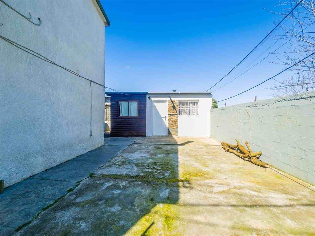 Venta Casa Dúplex + Apartamento al fondo en Pando