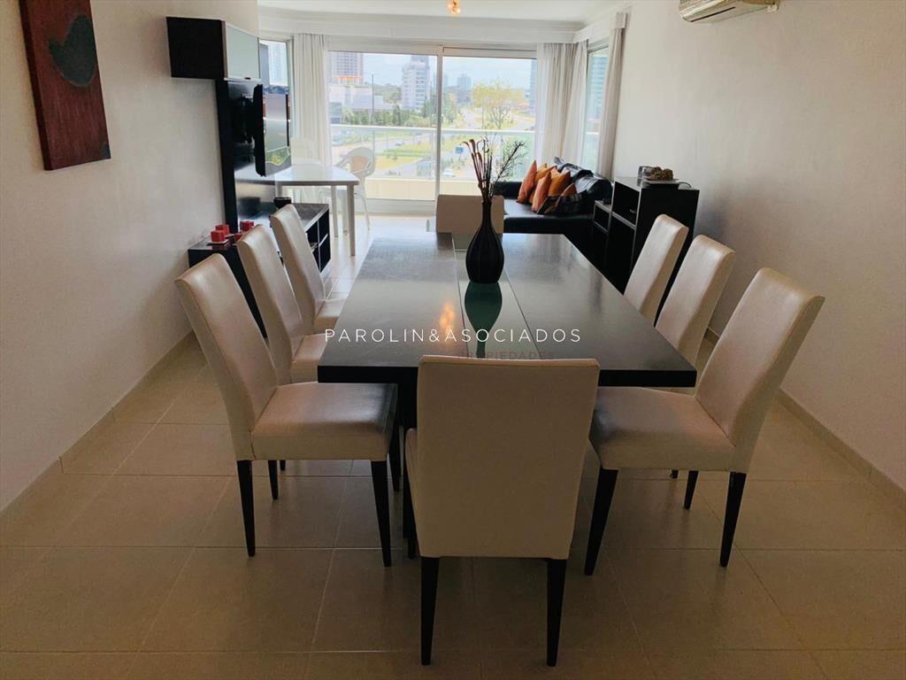 Apartamento en venta de 3 dormitorios en Punta