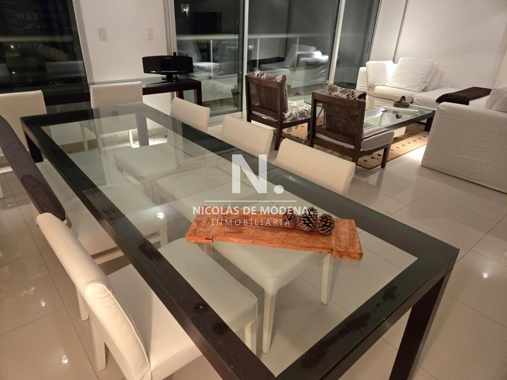 Vende apartamento de 3 dormitorios en Playa Punta