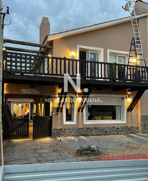 En venta espectacular casa frente al mar de 4 en