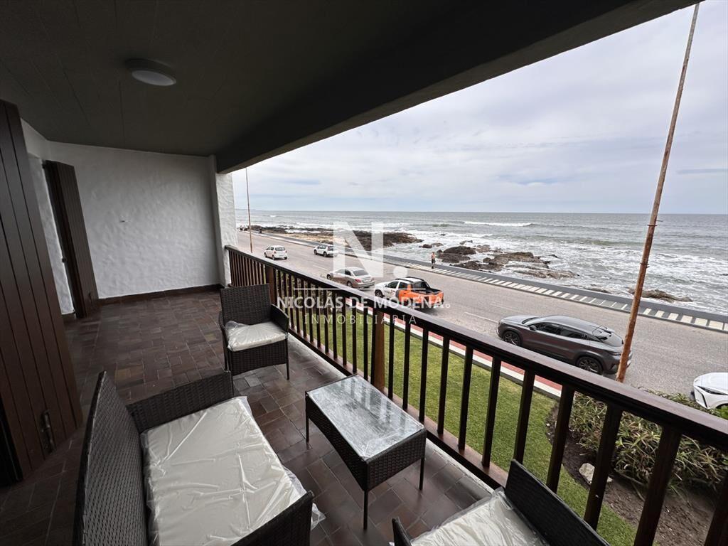 En venta apartamento de 2 dormitorios en Punta