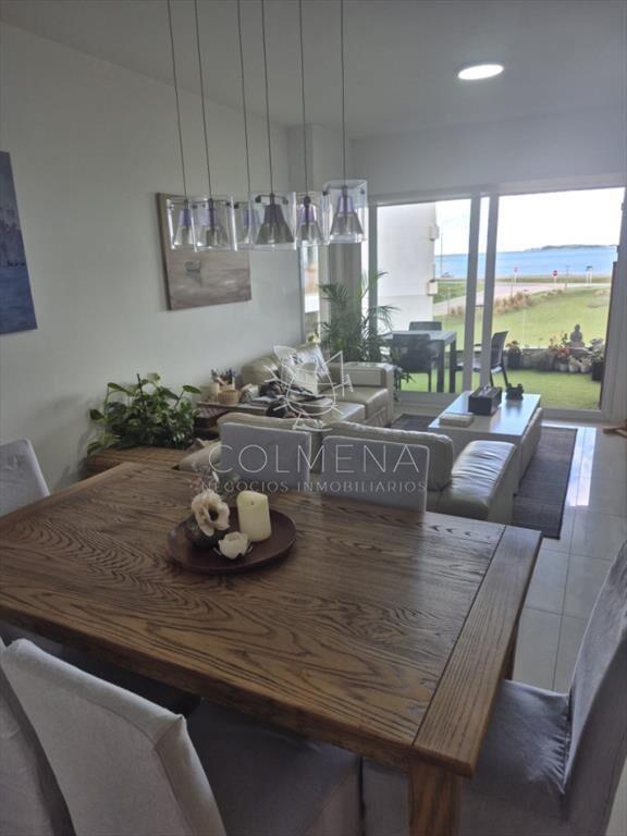 Apartamento en venta primera linea Playa Mansa 2