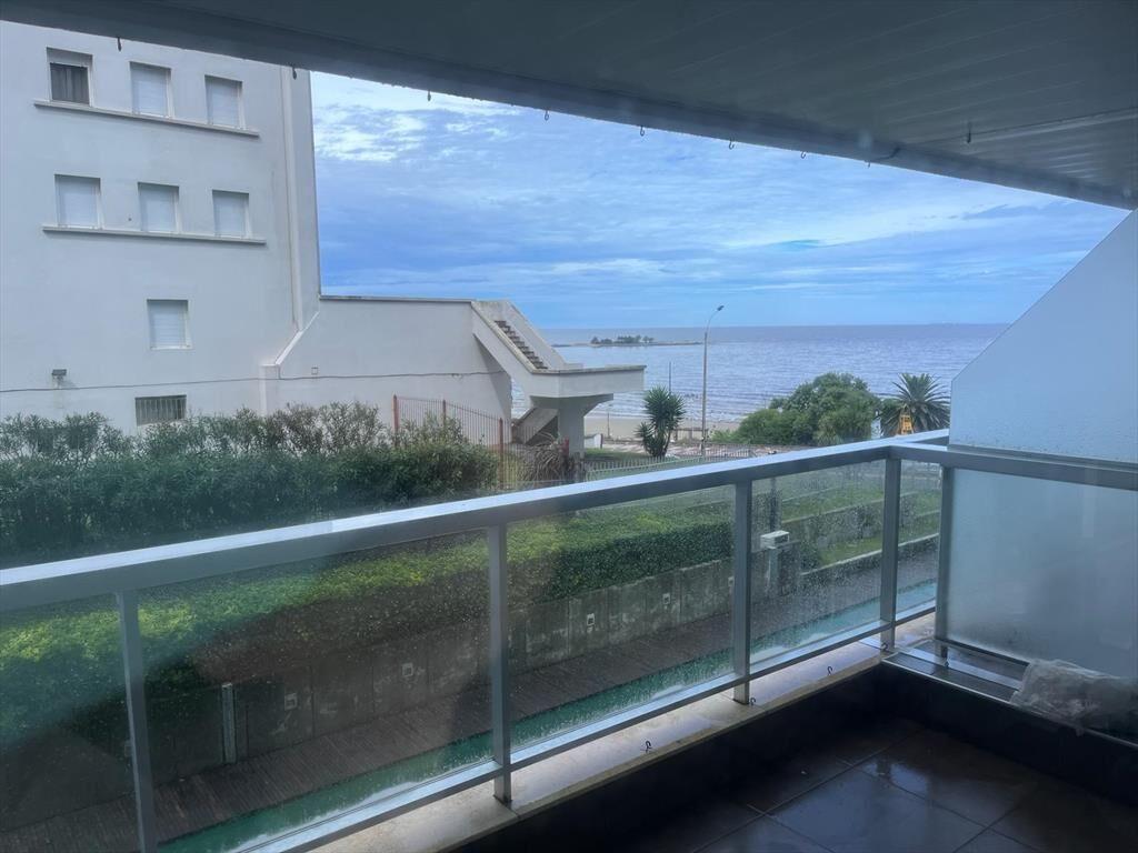 Venta Apartamento 2 dormitorios sobre la rambla con vista a