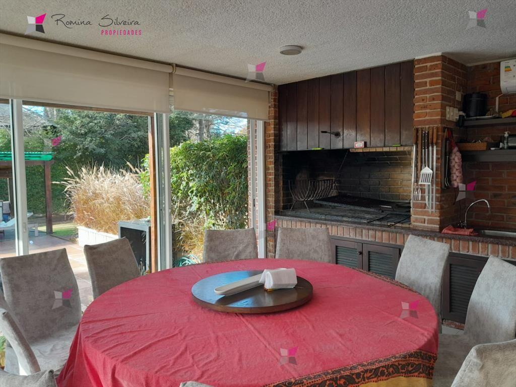 VENTA DE CASA DE 5 DORMITORIOS EN CANTEGRIL PUNTA