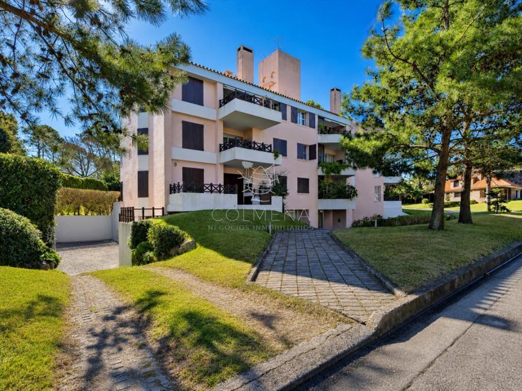 Apartamento en venta de tres dormitorios