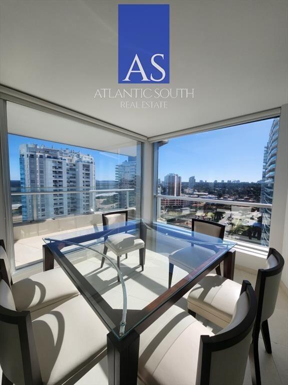 Vende apartamento de 3 dormitorios en Mansa- Punta del Este