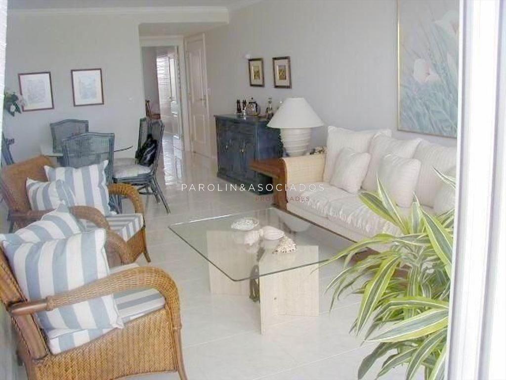 Apartamento de 3 dormitorios en Coral Tower, del
