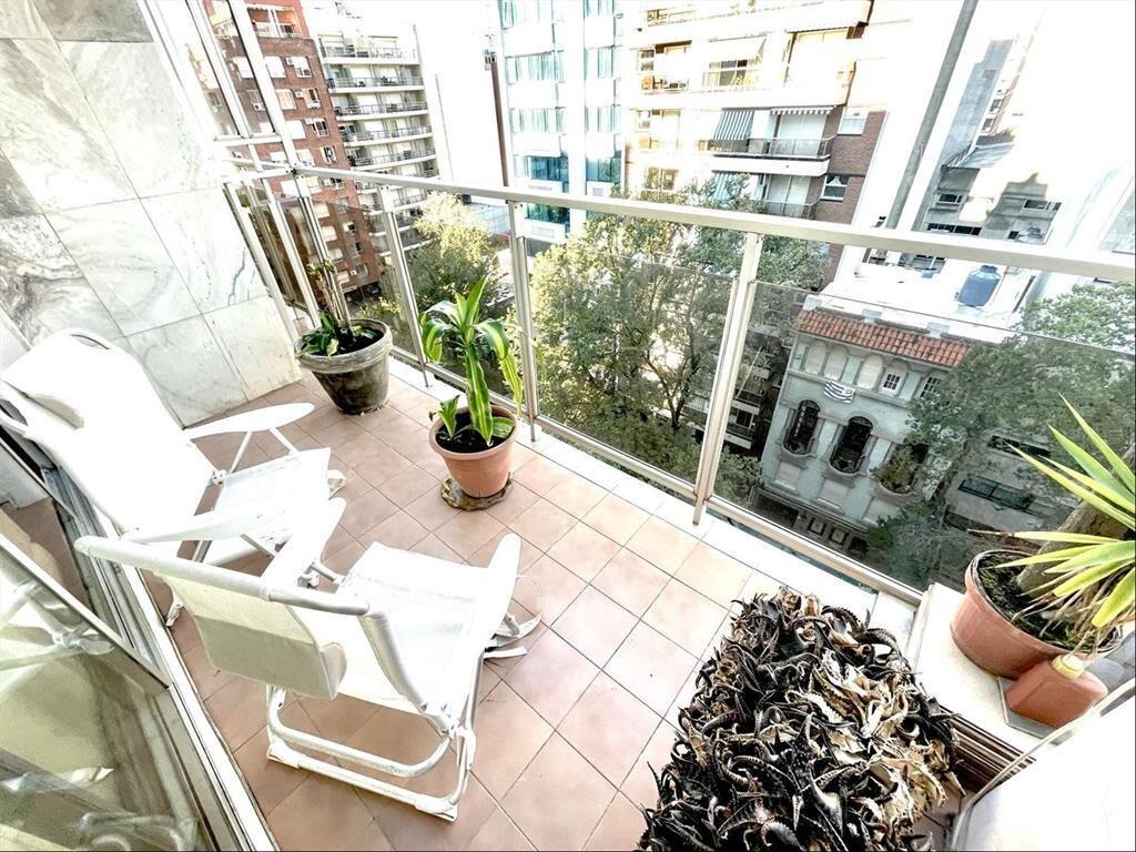Venta apartamento 3 dorm, servicio, garage, Punta Carretas