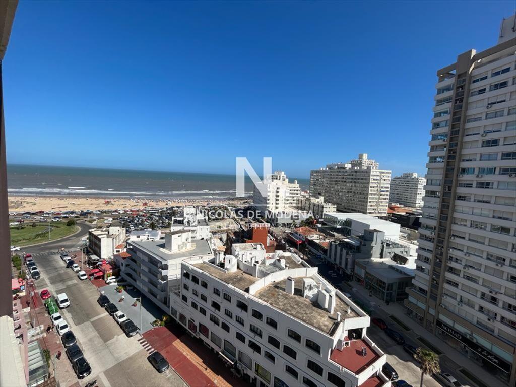 Apartamento de 3 dormitorios en Edificio Torreon , Playa Ma