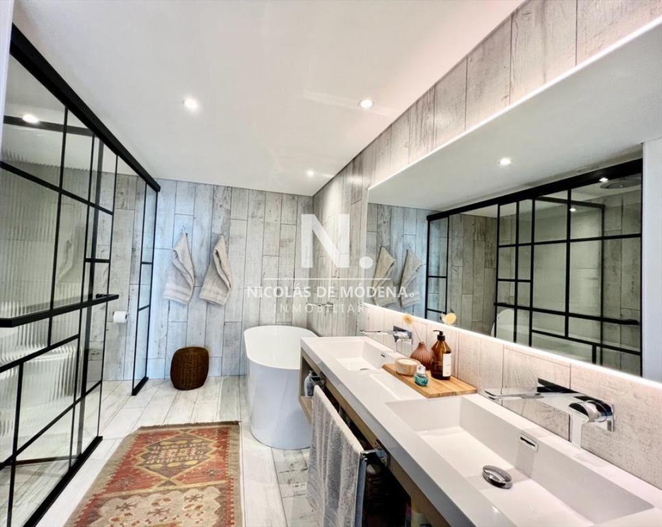 Gran apartamento en Surfside, 2 Suites + den, 226
