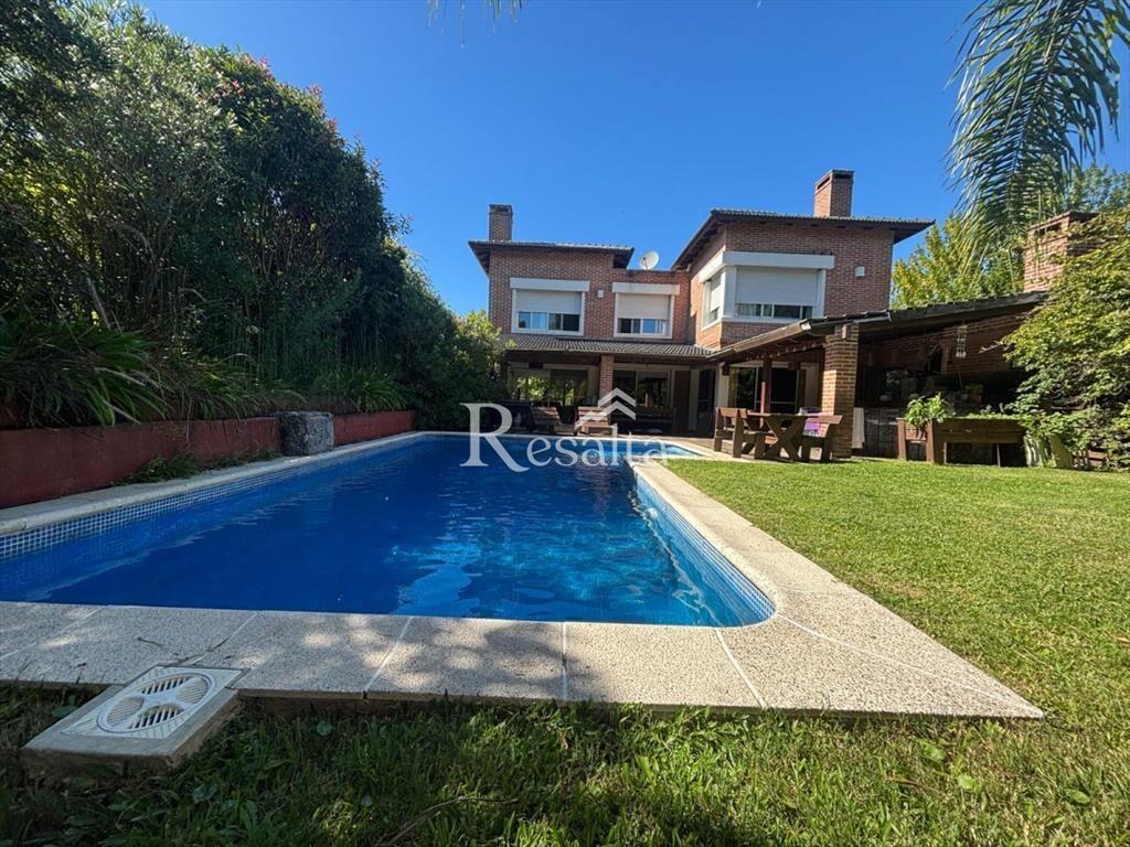 VENTA CASA LA TAHONA 4 DORMITORIOS CON PISCINA