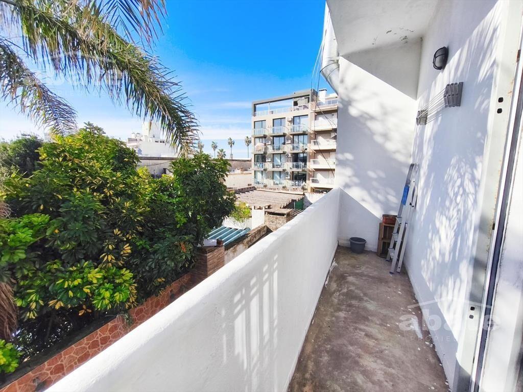 A pasos de la rambla, 1ero x Escalera, 1 dormitorio Balcón