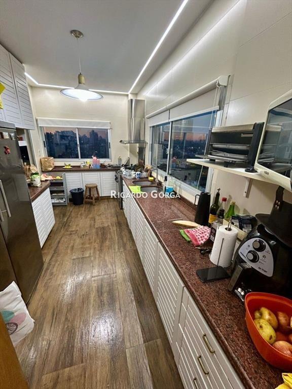 Apartamento en venta de 3 dormitorios y servicio - garaj...