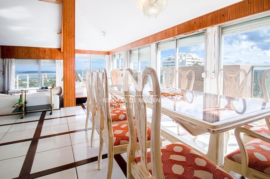 En venta apartamento de 3 dormitorios con vista
