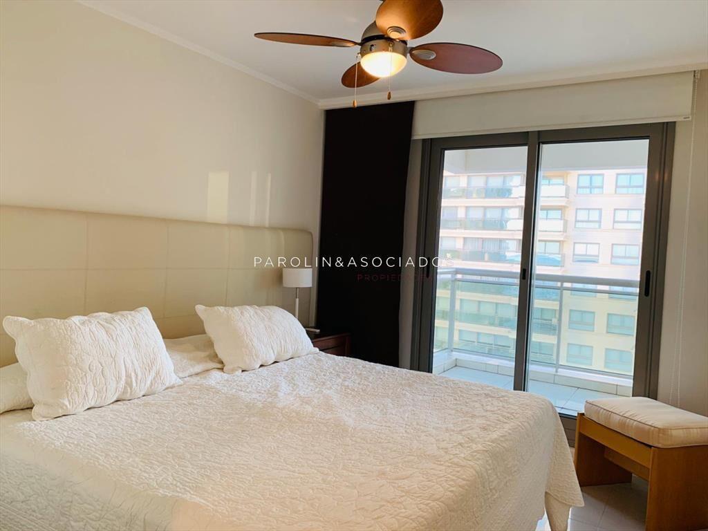 Apartamento de 4 dormitorios en venta en torre