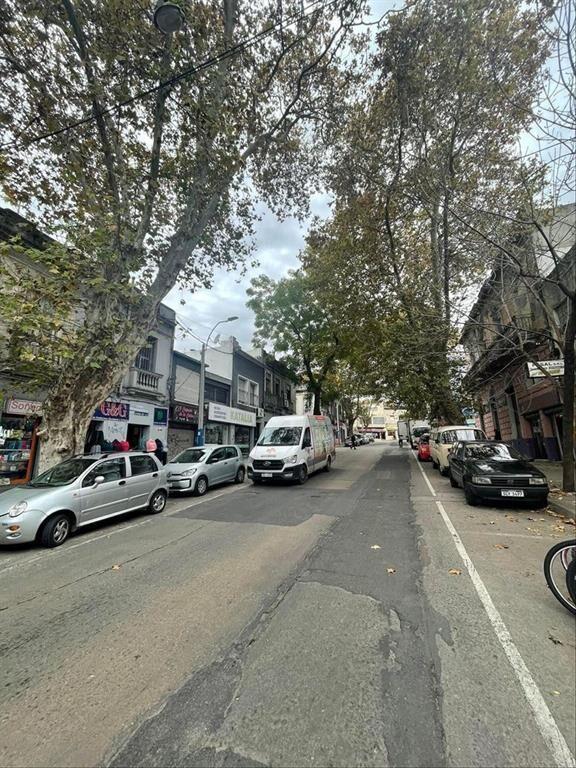 LOCAL COMERCIAL CON FRENTE A 2 CALLES D.ARAMBURÚ Y PORONGOS