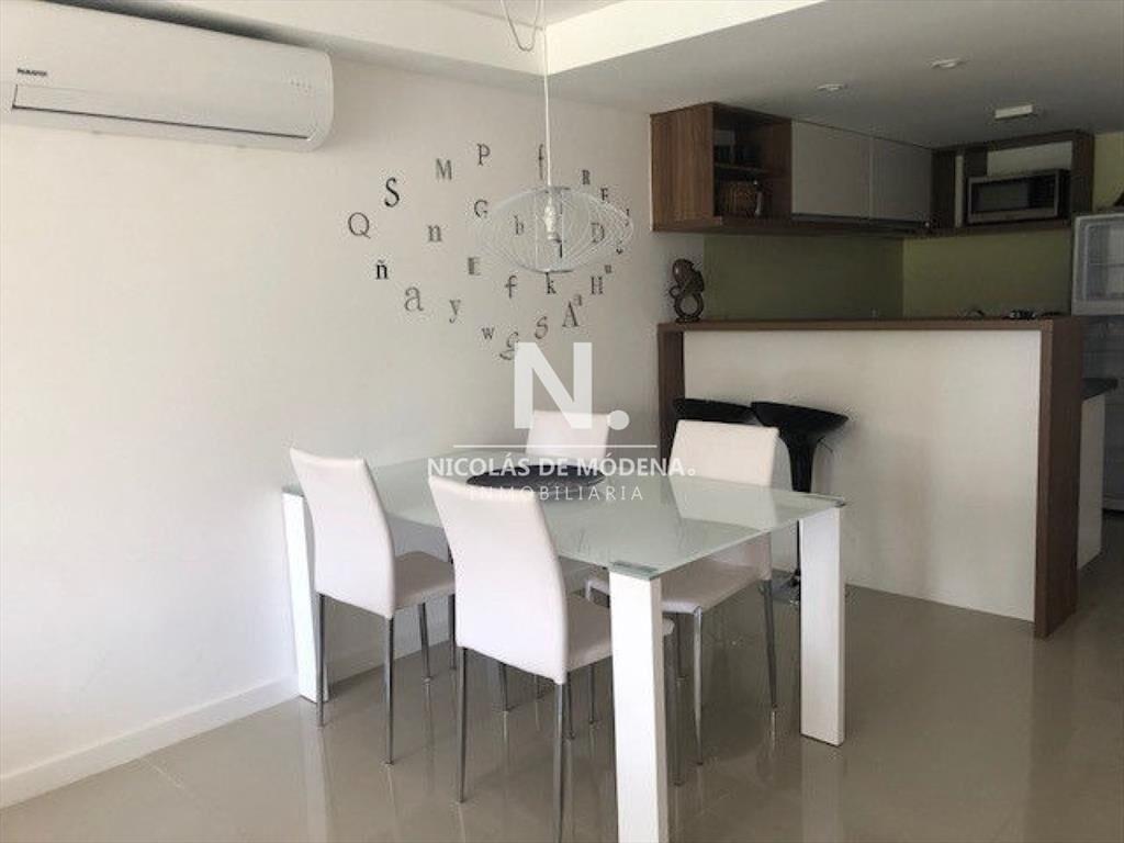 Apto 2 dorm, central, 2 baños y balcón piso