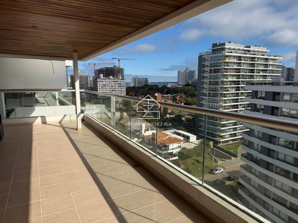 Apartamento en Brava, 2 dormitorios *