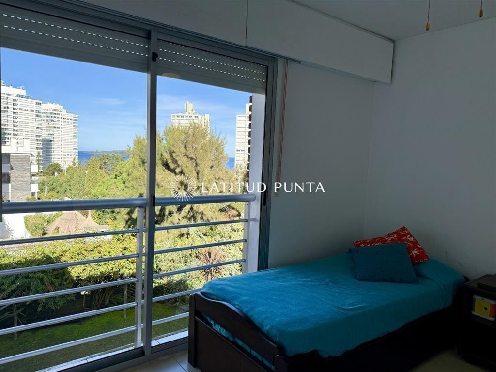 Apartamento en Mansa, 3 dormitorios, parrillero
