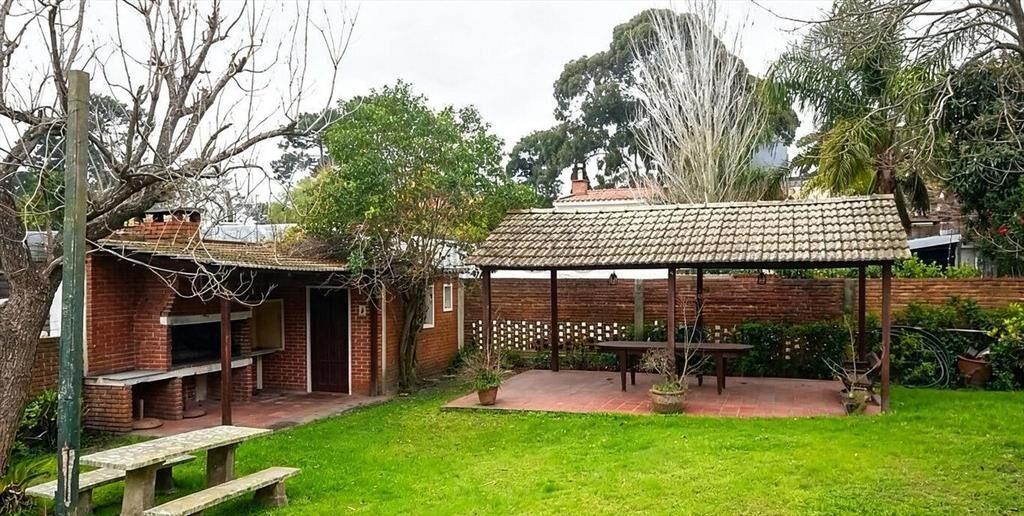 VENTA CASA 3 dormitorios 3 baños piscina en Carrasco