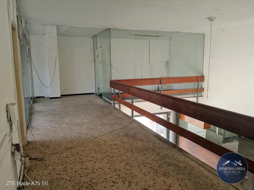 Venta Local Comercial 800 m² ubicado en el Centro, 3 niv...