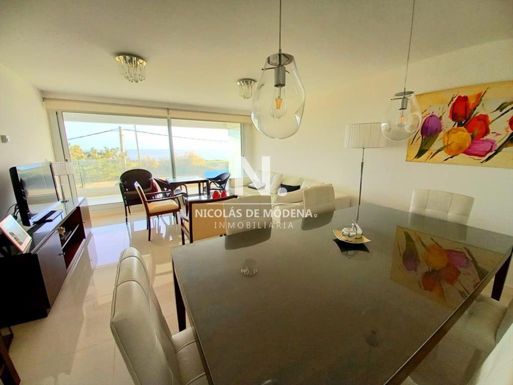 Apartamento Frente al Mar en Venta Dos y Servicio