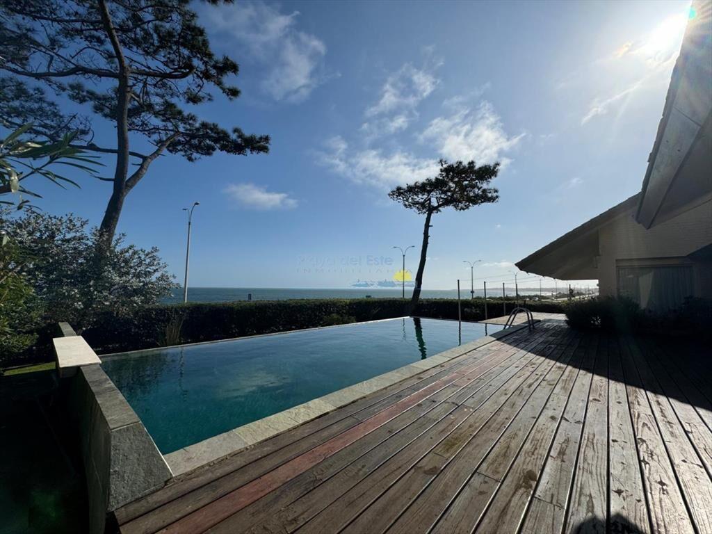 Casa en Playa Mansa de 4 Dormitorios con vista al