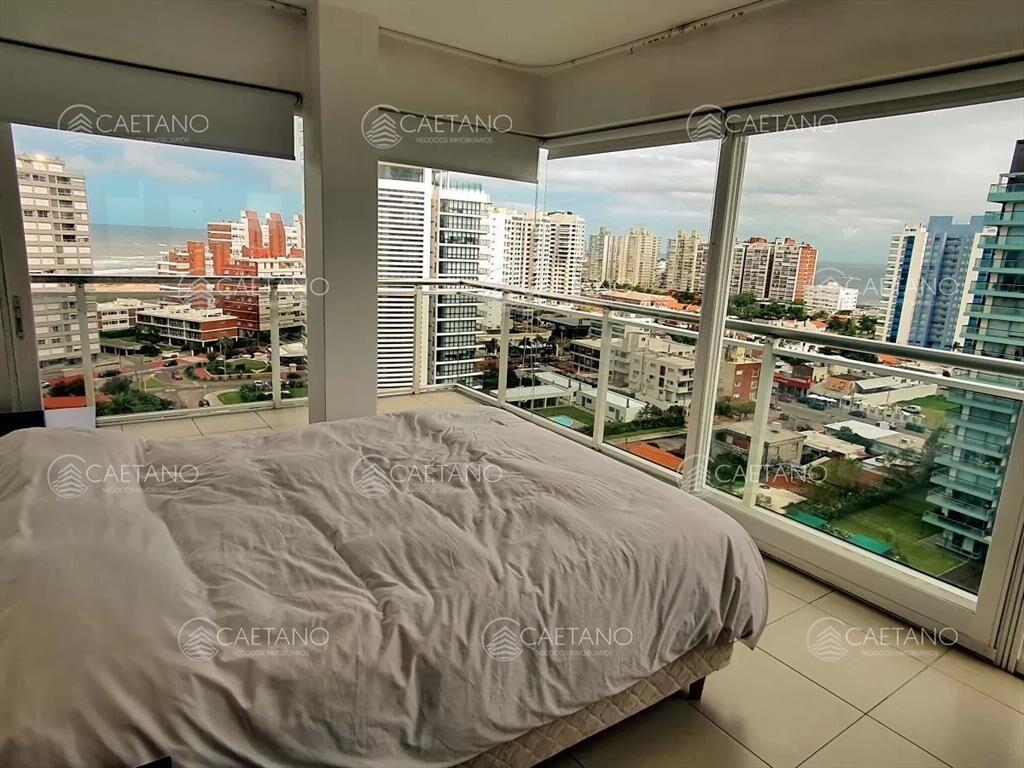 Venta apartamento 3 dormitorios piso alto Punta