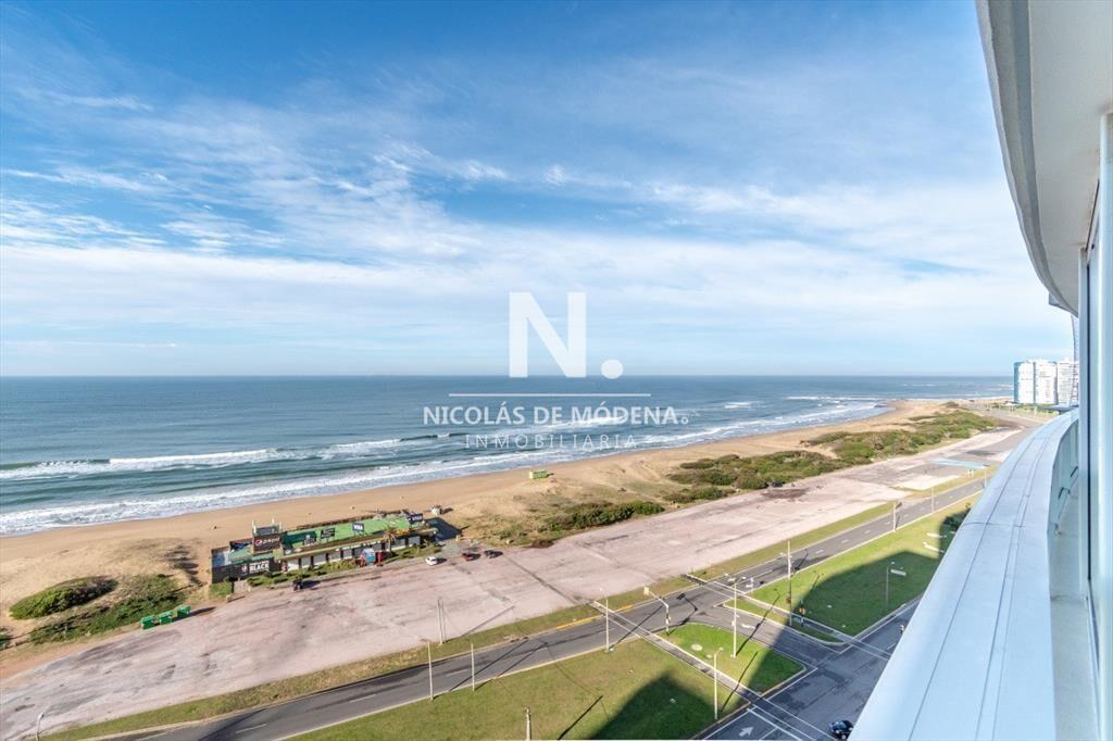 En venta apartamento de 3 dormitorios en suite,