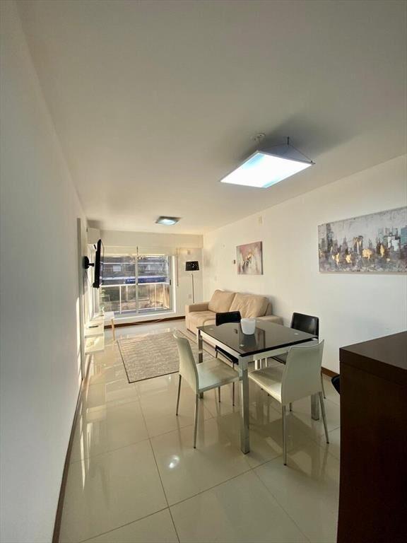 Alquiler apartamento 2 dormitorios amoblado con patio en Po