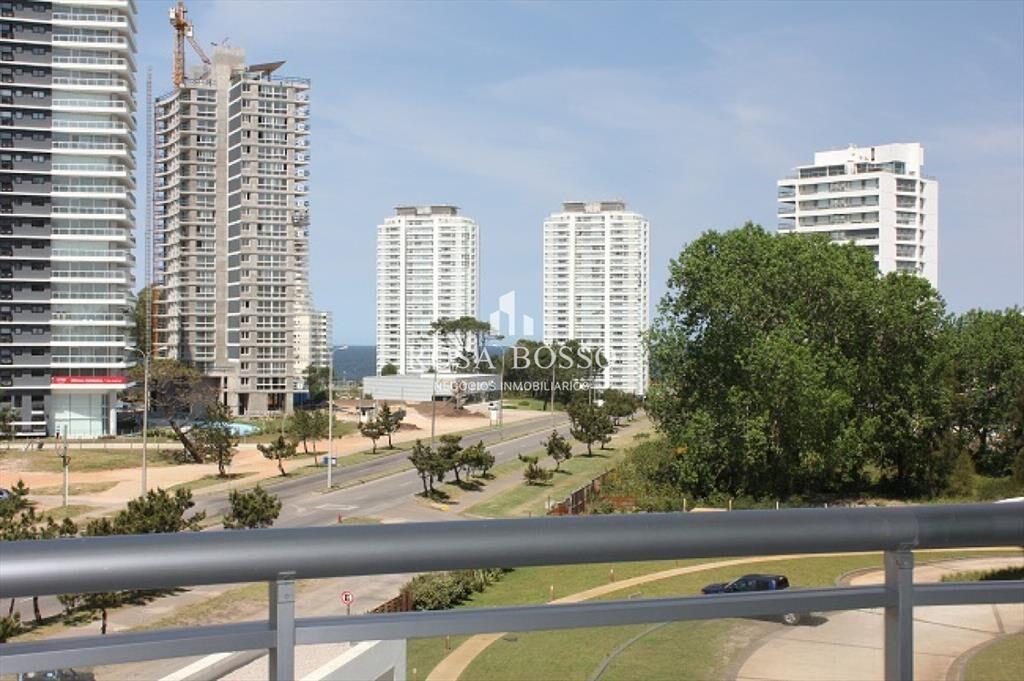 Amplio apartamento en Venta de 3 dormitorios y en