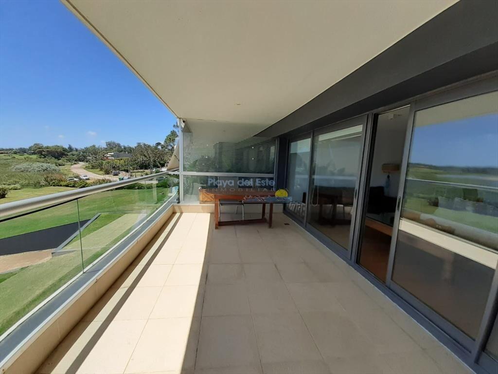 Apartamento de 2 dormitorios en Punta del este ,