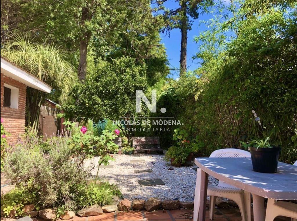 Vende casa en excelente estado, con 3 dormitorios