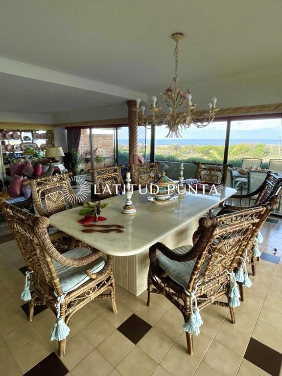 Apartamento en Brava, 4 dormitorios más dependencia