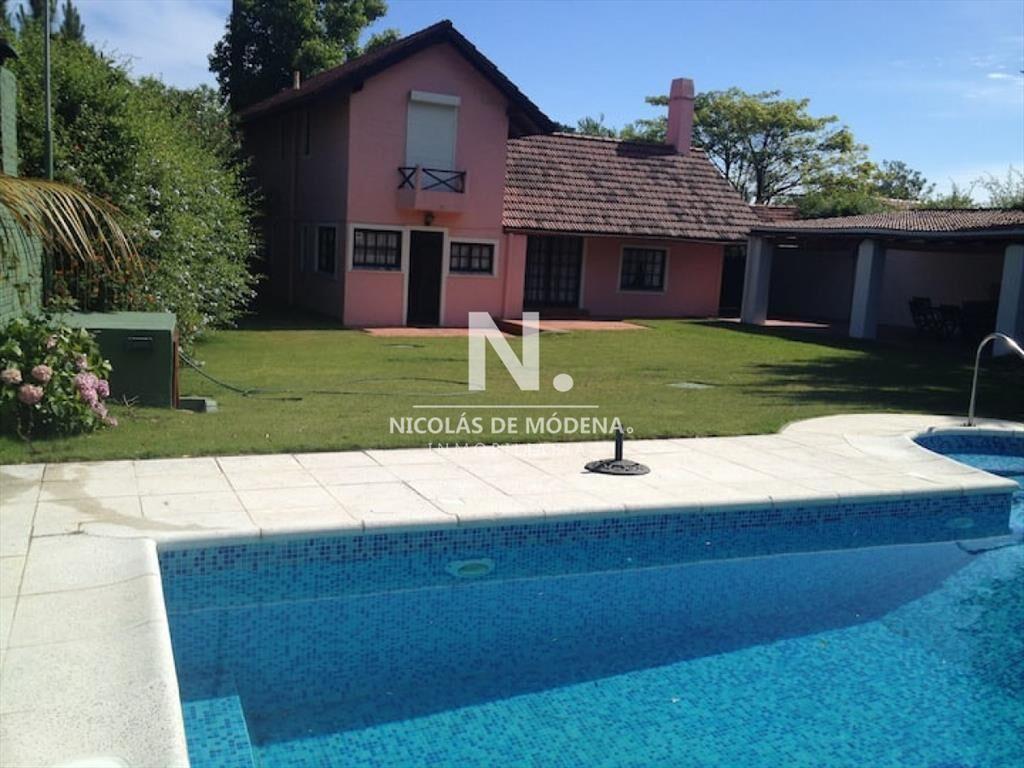 Casa de 4 dormitorios con piscina en pinares para