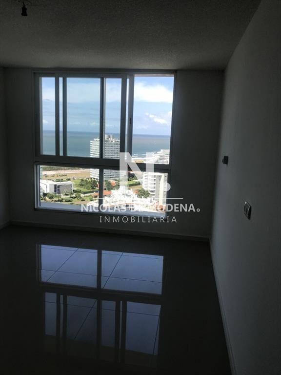 Apartamento en Torre One II. Al frente. unidad de