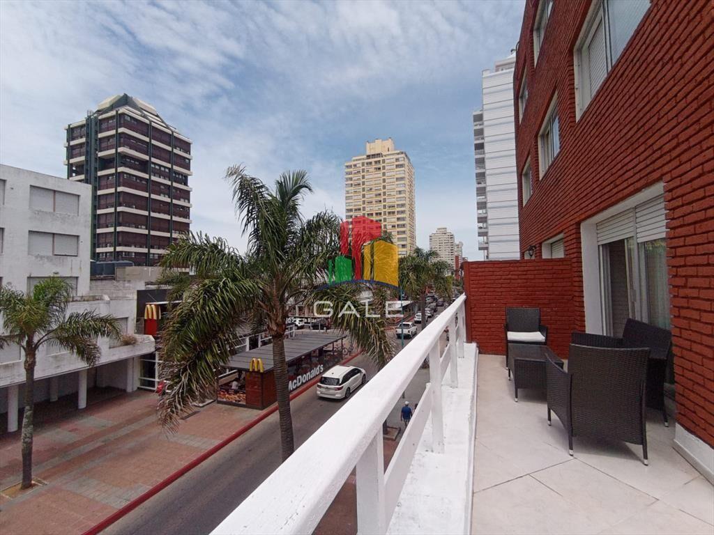 ALQUILER ANUAL, 2 dormitorios, Península, Punta del Este