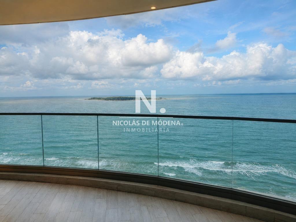 Espectacular departamento de 4 suites frente al