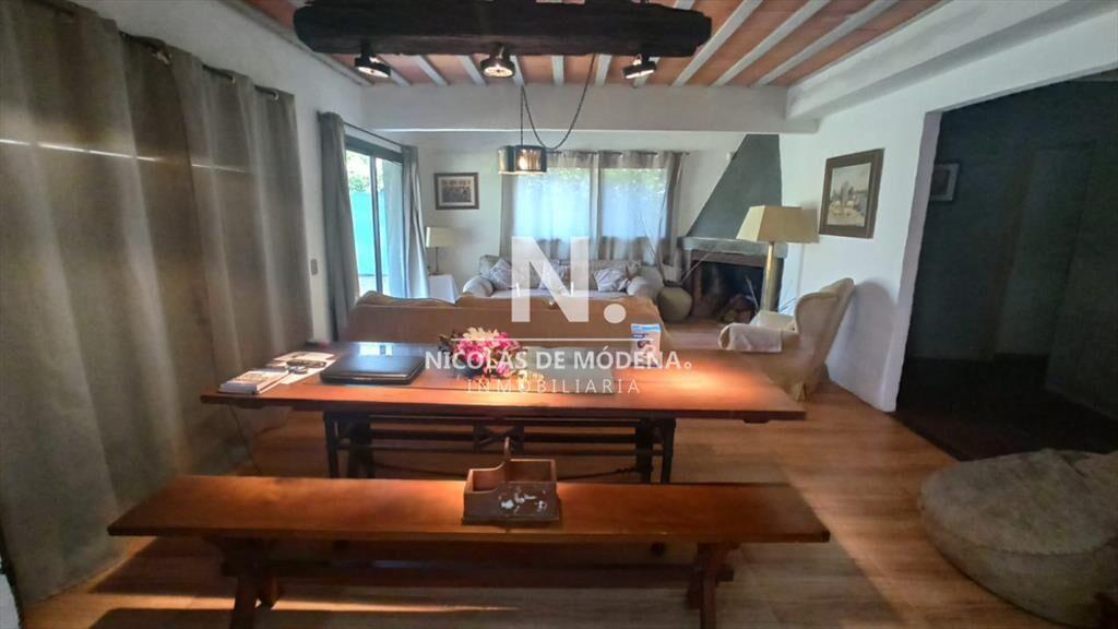 Casa ubicada a pasos de Avenida Córdoba en barrio Cantegri