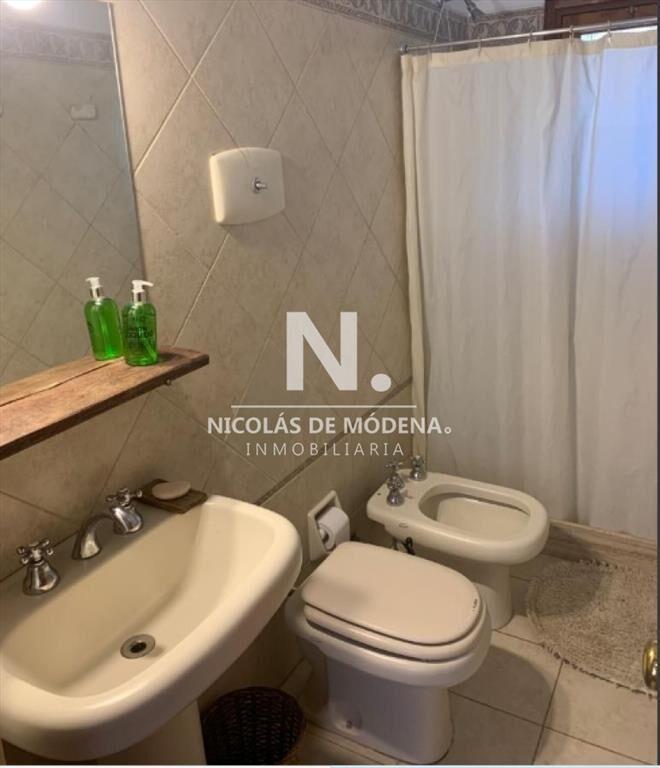 Vende impecable casa, de 3 dormitorios, con en