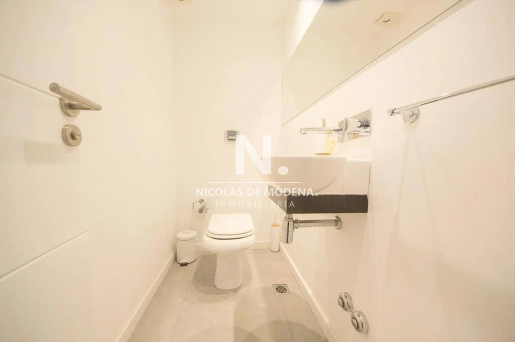 Departamento de 2 dormitorios y servicio en venta
