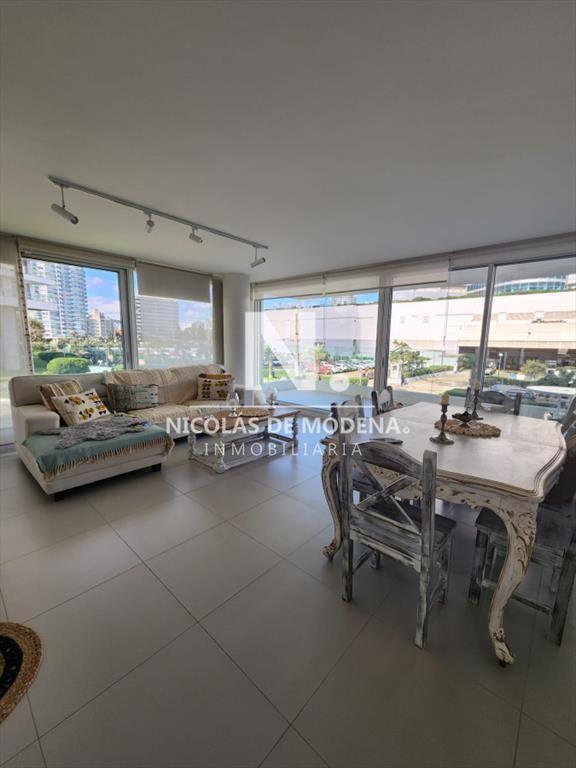 Departamento de 2 dormitorios en venta a metros