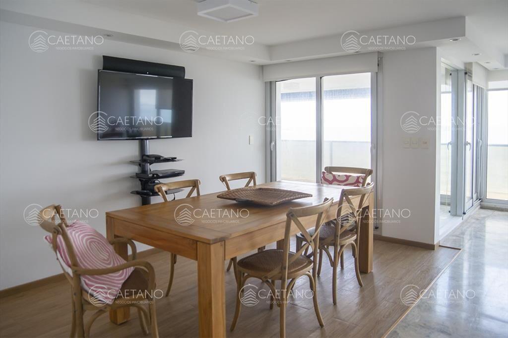 Departamento en venta con amplios ambientes, en