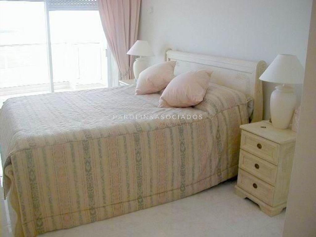Apartamento de 3 dormitorios en Coral Tower, del